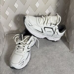 L.A. Gear athletic shoes men’s size 11.5 White Sneakers‎ leather upper